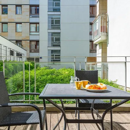 Mokotow Obrzezna By Renters شقة