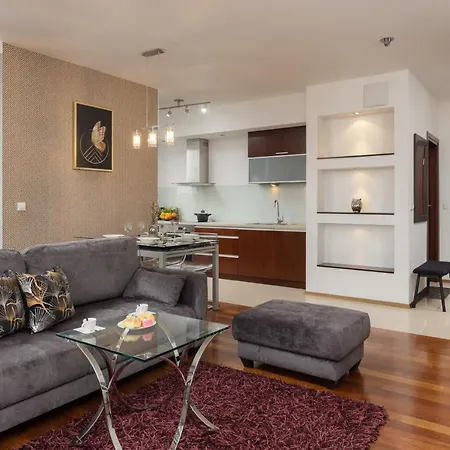 Mokotow Obrzezna By Renters Apartment *